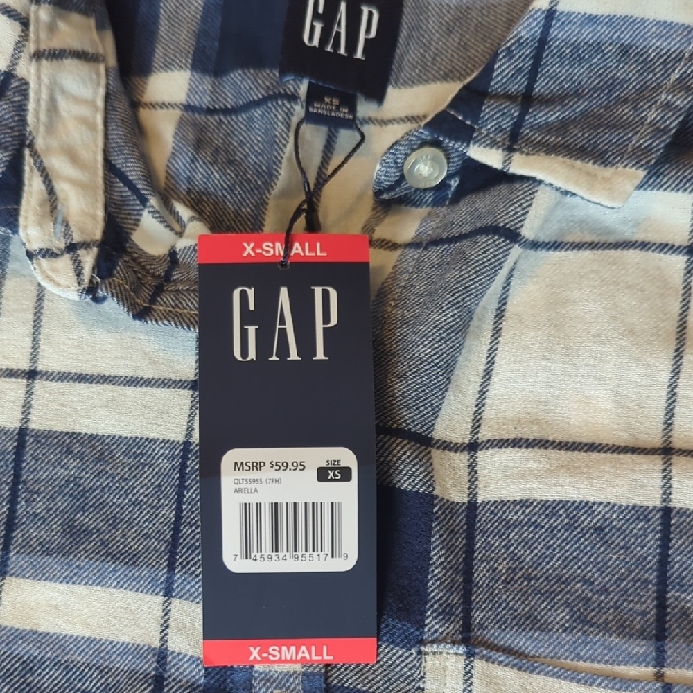 GAP Navy and Cream Checkered Button Down Shirt - Picture 2 of 6